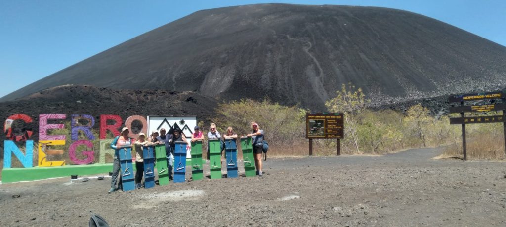 cerro-negro-leon